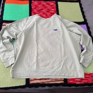 Patagonia crewneck sweater long sleeve light green mens XL